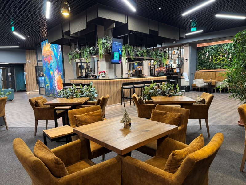 Lobby a sezení + bar po rekonstrukci - 